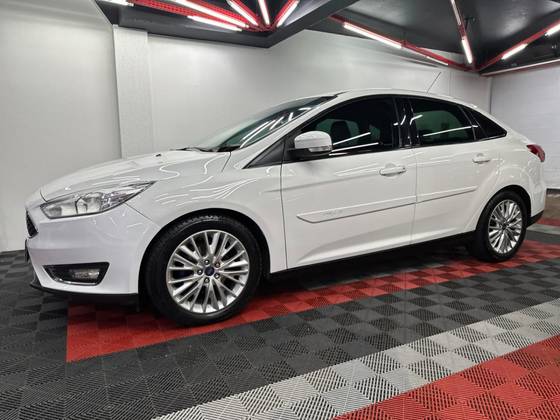 FORD FOCUS 2.0 SE FASTBACK 16V FLEX 4P POWERSHIFT